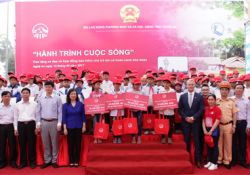 AIA Việt Nam – Lần thứ 4 mang Hành trình cuộc sống đến với trẻ em khó khăn tỉnh Nghệ An
